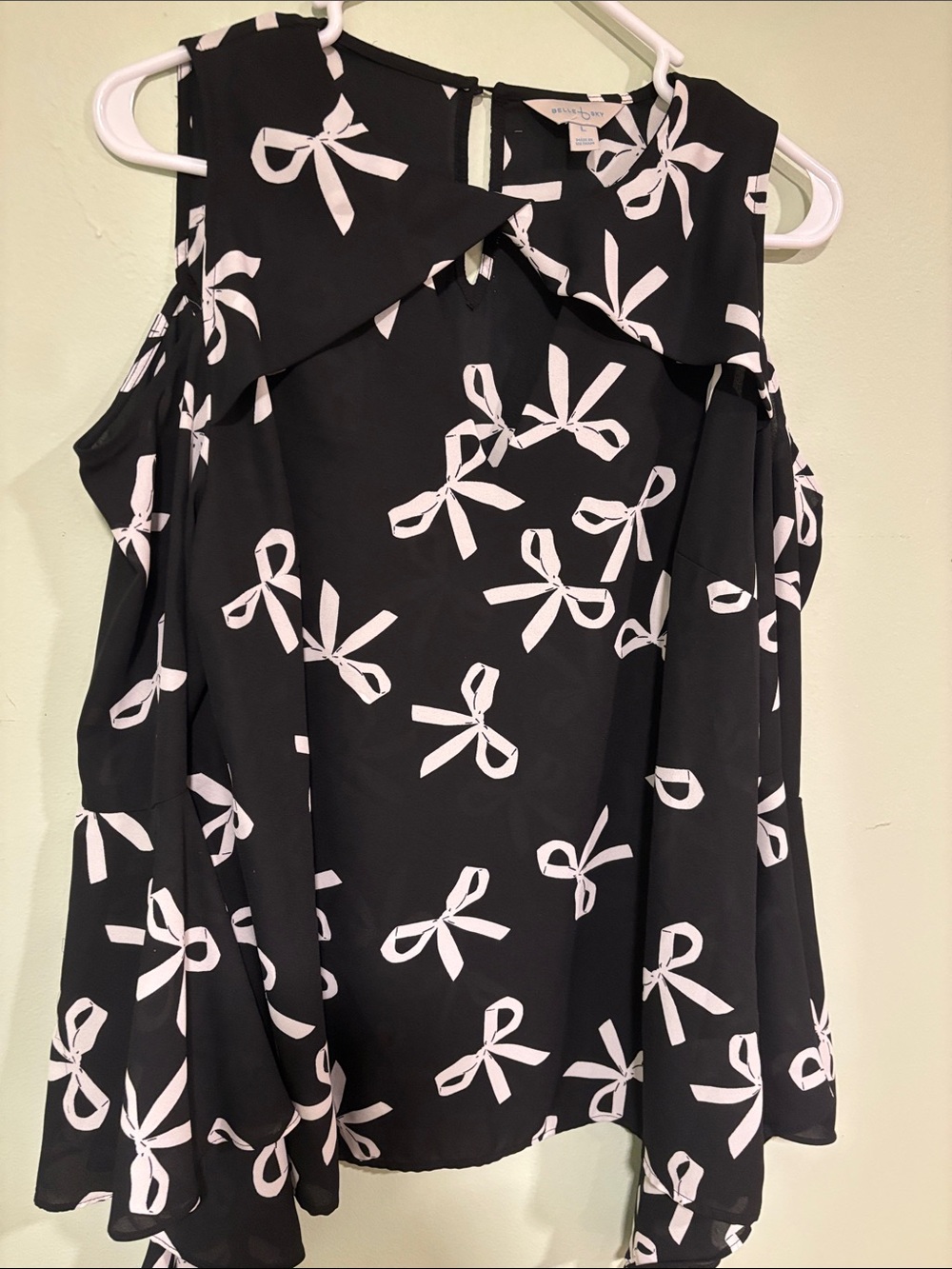 belle sky Black and White Bow-Print Cold-Shoulder Tunic V neck flared sleeves